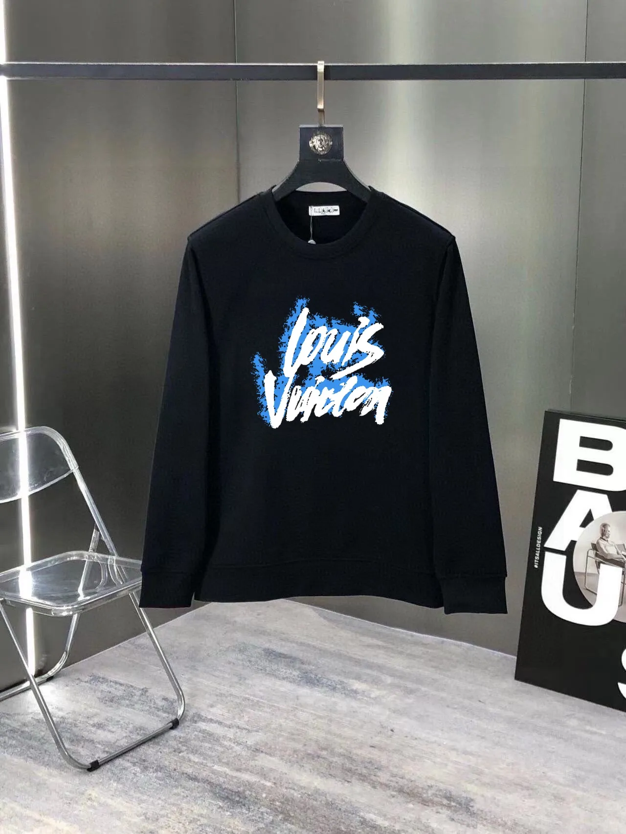 🅿️380 direct batch [LV Louis Vuitton] (Fat Man Gospel) hot-selling suit is coming. Focus on the original version of the official website. 2025 new hot-selling sweatshirt suit. The original order is the best. 🇭🇰The meticulous work of top designers. Just for a fitting and perfect upper body effect. 100% natural high-quality Roman cotton, close-fitting comfort, noble and elegant! Original hardware embodies elegance and nobility! Counter size: M-5XL (maximum wear up to 220 pounds)